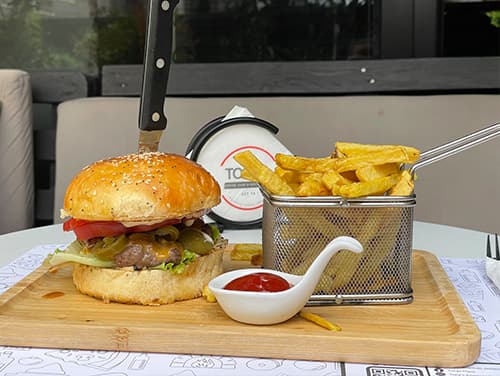 JALAPENO CHEDDAR BURGER WITH AIOLI JALAPENO CHEDDAR BURGER WITH AIOLI