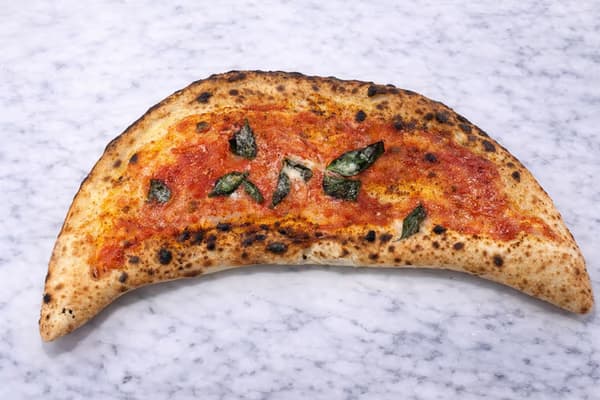 Calzone al forno al Salame Calzone al forno al Salame