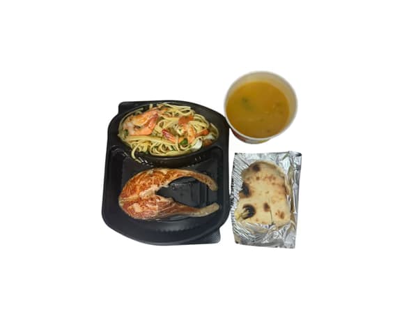 Salmon + Linguine + Supë Peshku Salmon + Linguine + Supë Peshku
