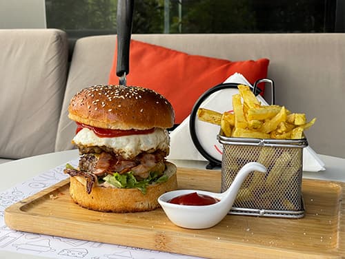 DELUXE BURGER DELUXE BURGER