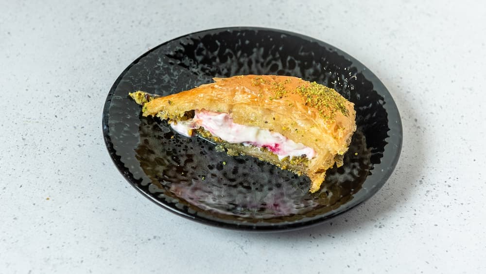 Bakllava me pistakio prerje karrote Bakllava me pistakio prerje karrote