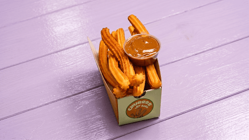 Churros me Krem Karamel të Kripur Churros me Krem Karamel të Kripur