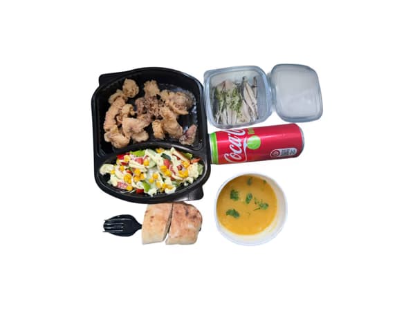 Kallamar Friturë + Sallate Cezar + Supe Peshku + Acuge Crudo + Pije Kallamar Friturë + Sallate Cezar + Supe Peshku + Acuge Crudo + Pije